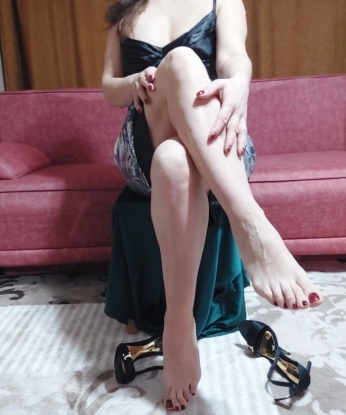 💋 Живу в Москве, где создам для тебя атмосферу истинного удовольствия. Мои услуги охватывают широкий спектр: классический секс, оральные ласки, эротический массаж, стриптиз и многое другое. 😈 Я уверена, что ты останешься доволен нашей встречей, потому что мои гости оставляют только положительные отзывы. 😉 А чтобы ты мог оценить всю мою красоту, я прикрепила фото в профиле. Не медли, позвони мне, и я превратю твои фантазии в реальность! 🔥 Людмила